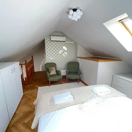 Appartement The Royal View Loft In Old Town Goltsch Jenikau