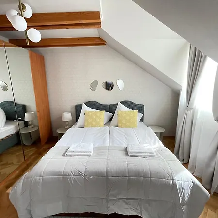 Appartement The Royal View Loft In Old Town Goltsch Jenikau